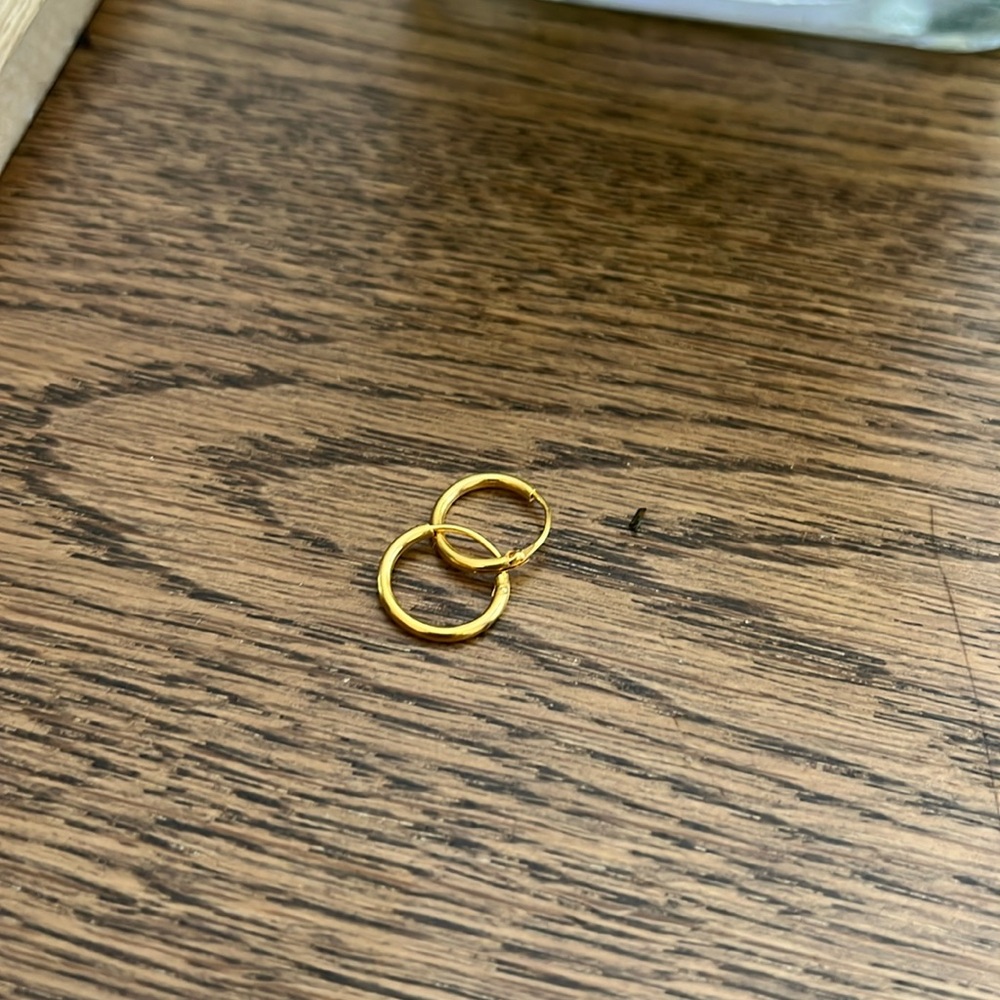 20 kt gold earring